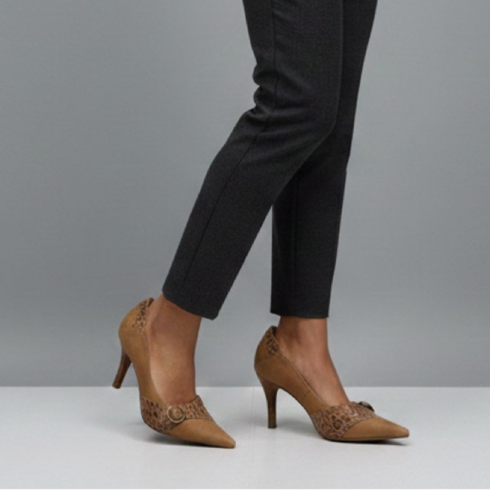 SEYCHELLES Pointed Toe Buckle Tan & Croc Embossed Leather Pumps Size 8